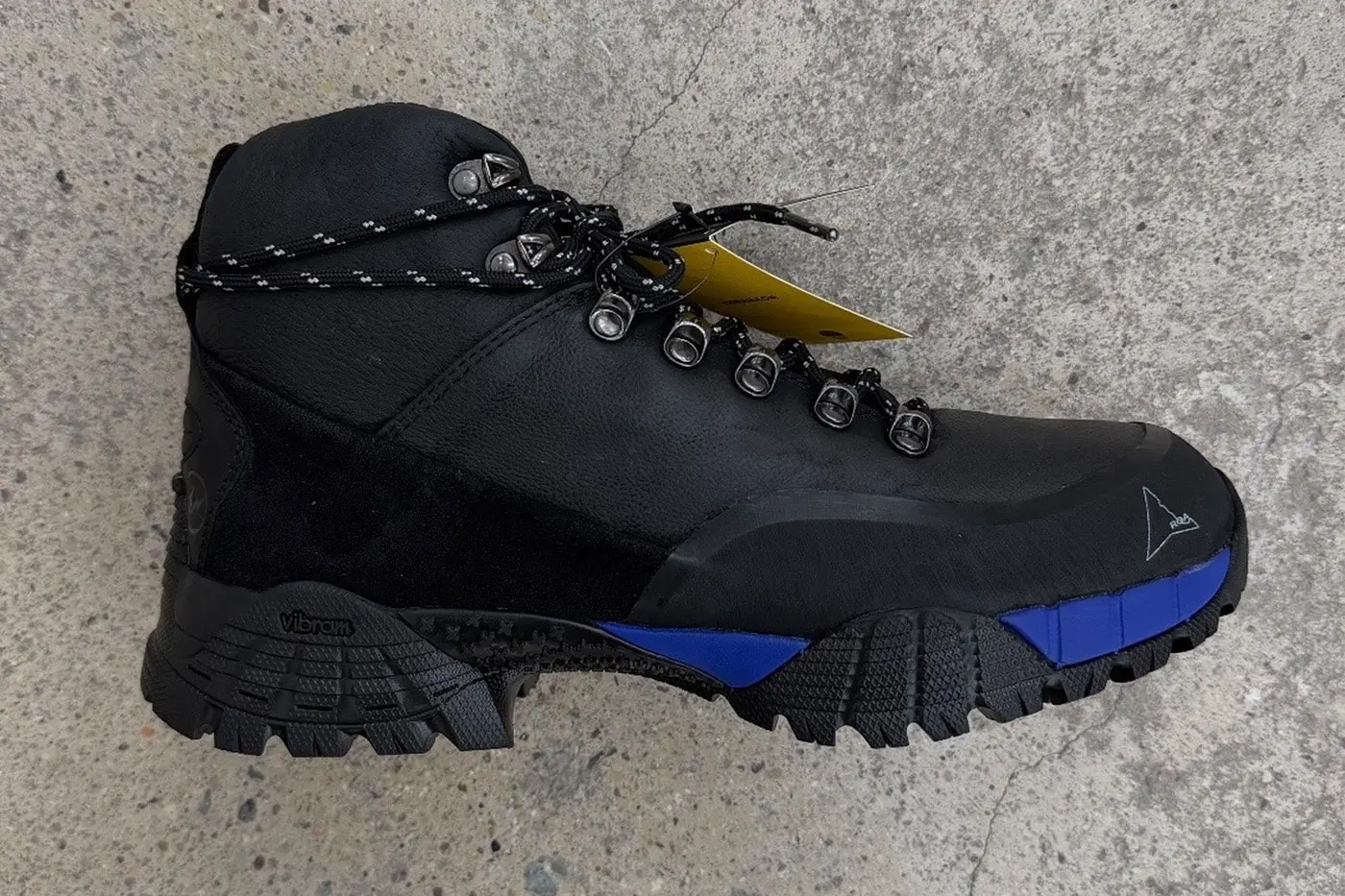 Detail view of the Andreas boot's suede-paneled heel counter